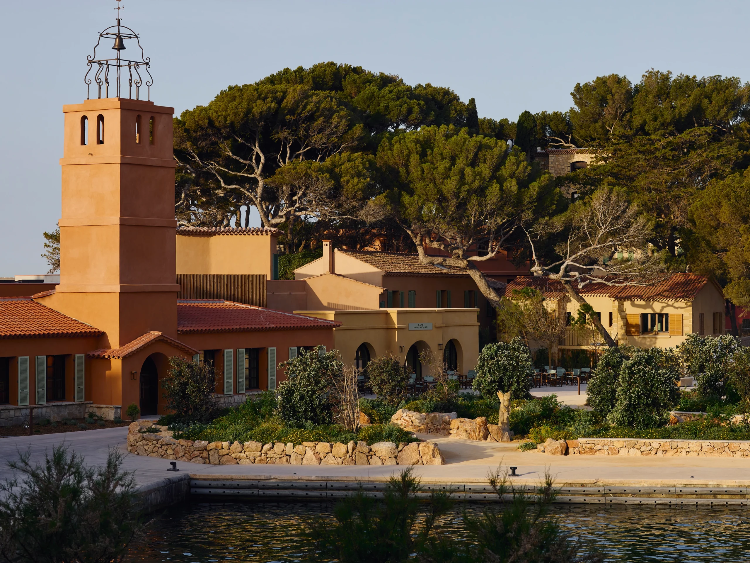 Zannier Île de Bendor - Cafe Paul Ricard - 02 - © DePasquale+Maffini for Zannier Hotels