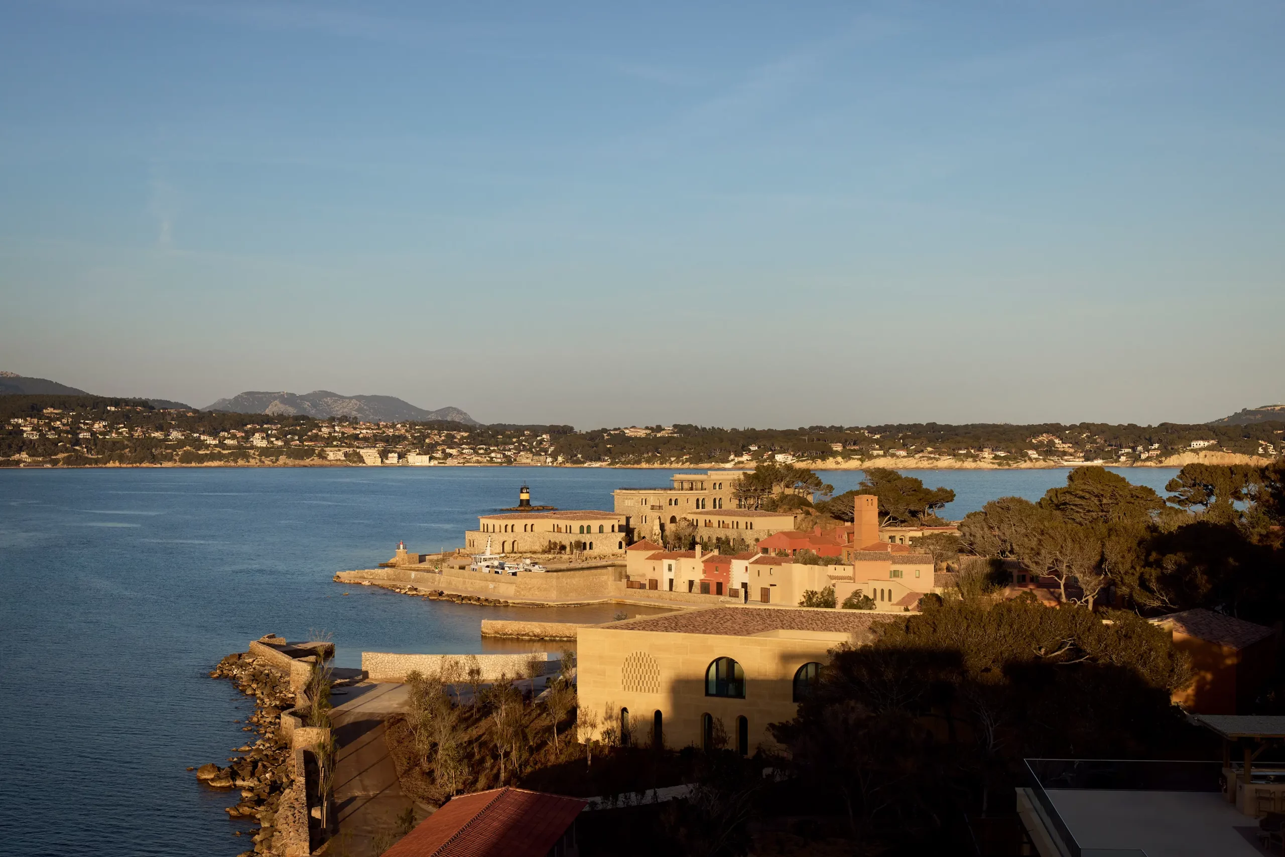 2026.04.28 - Zannier Île de Bendor - Soukana - Roof Top - Overview - 02 - © DePasquale+Maffini for Zannier Hotels