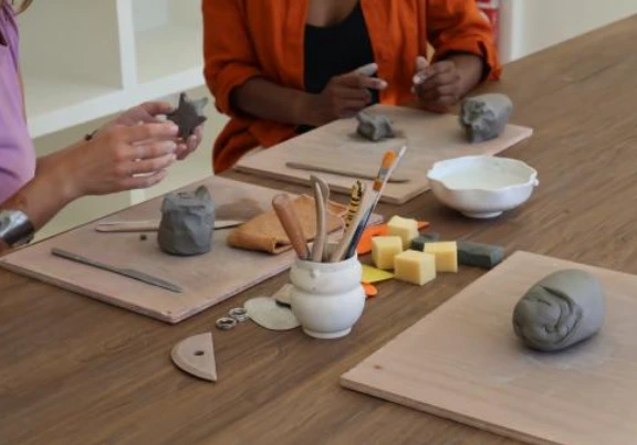 Zannier Ile de Bendor, France - Artiste marseillaise Flavia Broï, poterie